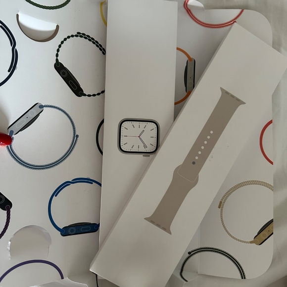 Apple Watch Series 7 GPS + Bluetooth Starlight - Picture 5 of 5